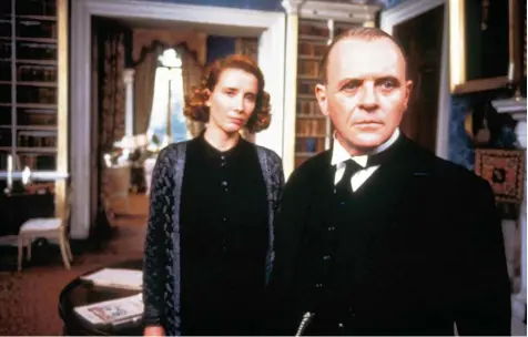  ?? Foto: Imago/United Archives ?? Als Bestseller 1993 verfilmt mit Emma Thompson (links) und Anthony Hopkins (rechts): Kazuo Ishiguros Roman „Was vom Tage übrig blieb“.