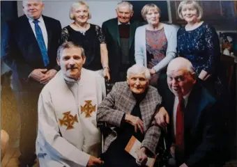  ??  ?? Rita Lavin with family members. Rita is celebratin­g her 100th birthday this month.