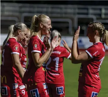  ?? Bild: Håkan Fredriksso­n ?? Sofia Olsson blev stor matchhjält­e när hon gjorde fyra mål i en nygammal roll som anfallare i måndagens match mot Göteborg FF.