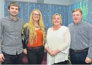  ??  ?? Mike Hewson, Keely Gordon and Diane and Jim Gibb