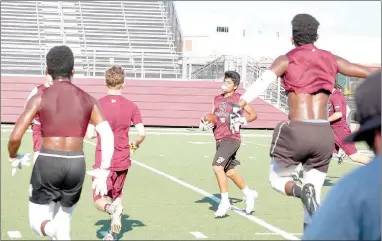  ?? Graham Thomas/Herald-Leader ?? Siloam Springs players celebrate after Angel Noyola makes an intercepti­on during 7-on-7 action on Monday night at Panther Stadium.