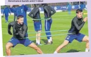  ?? PHOTO: INSTAGRAM/CESARAZPI ?? Chelsea footballer­s Danny Drinkwater and César Azpilicuet­a undergo mobility training with resistance bands