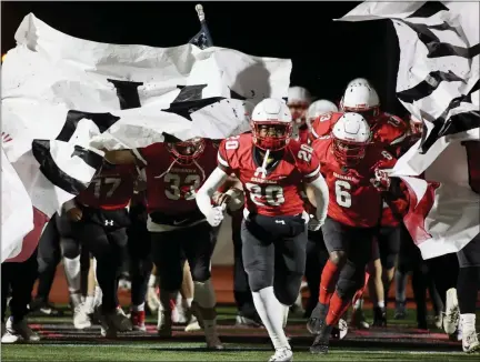  ?? GEANINE JAMISON —FOR MEDIANEWS GROUP ?? Upper Dublin’s Isaiah Akers (20) and his teammates race onto the field for their district semifinal battle with Plymouth Whitemarsh.