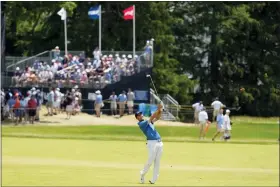  ?? CHARLIE RIEDEL — THE ASSOCIATED PRESS ?? Scottie Scheffler watches his shot on the 18th hole during the second round of the U.S. Open golf tournament at The Country Club Friday in Brookline, Mass.