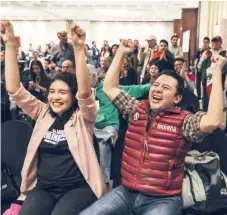  ??  ?? Seguidores de la morenista celebraron con los puños en alto la noticia de que su candidata ganó la elección en la capital de la República.