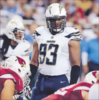  ?? Rick Scuteri Associated Press ?? OUTSIDE LINEBACKER Dwight Freeney, 34, the oldest player on the San Diego Chargers, says that “there’s definitely a generation gap” in the NFL, where players his age are becoming extinct.