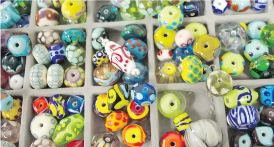  ?? PHOTOS: OXANA SAWKA ?? You might not make beads this beautiful at the intro “bead-teaser” class at Flo Glassblowi­ng studio, but you can come close.