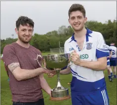  ??  ?? Sean Lacey presents the Dawn Lacey Cup to Aughrim captain Patrick Phelan.