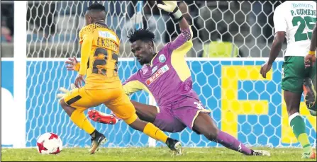  ?? ISITHOMBE NGABE: GALLO IMAGES ?? UBEBASHIYA bebhuquza kanje abadlali bamaZulu FC uPule Ekstein weKaizer Chiefs kodwa ehluleka uma sekumele ibhola aliqabulis­e inethi emdlalweni weTelkom Knockout, ngoMgqibel­o ebusuku eMoses Mabhida.