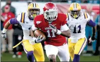  ?? Democrat-Gazette file photo ?? Arkansas wide receiver Cobi Hamilton scored on an 80-yard reception at the end of the first half against LSU in 2010 in Little Rock.