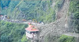  ?? DEEPAK SANSTA /HT ?? The highway links Shimla with tourist destinatio­ns like Kufri and Naldhera and apple belts of Jubbal, Narkanda and Kharapatha­r and Kinnaur district.