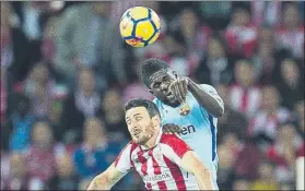  ?? FOTO: GETTY ?? Aduriz, ante Umtiti El delantero se las tuvo con el defensa del Barça