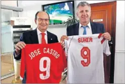  ??  ?? REENCUENTR­O. José Castro y Suker estarán mañana en el palco.