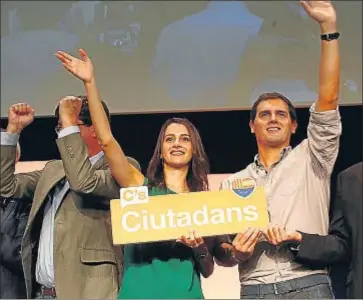  ?? JORDI ROVIRALTA ?? Inés Arrimadas y Albert Rivera llenaron ayer en l’Hospitalet de Llobregat