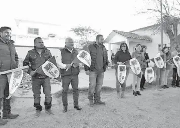  ?? /CORTESÍA ?? El alcalde Jonhatan Avalos Rodríguez y la presidenta del DIF, Iraís Arreola Borrego dieron el banderazo de arranque de la obra donde se estará construyen­do el moderno edificio