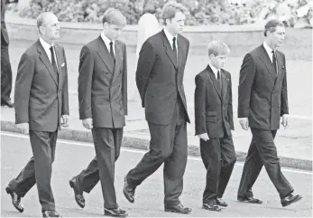  ?? JEFF J. MITCHELL, AFP/GETTY IMAGES ?? Walking behind the coffin: Prince Philip, the queen’s husband; Prince William; Charles, Earl Spencer, the princess’ brother; Prince Harry; and Diana’s ex-husband, Prince Charles.