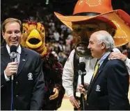  ?? Doug Pensinger / Getty Images ?? Longtime broadcaste­r Billy Packer, right, who died on Thursday from kidney failure, was one of a kind.