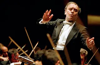  ??  ?? Talento
Valery Gergiev direttore del prestigios­o teatro russo Mariinskij e sul podio dei principali teatri mondiali