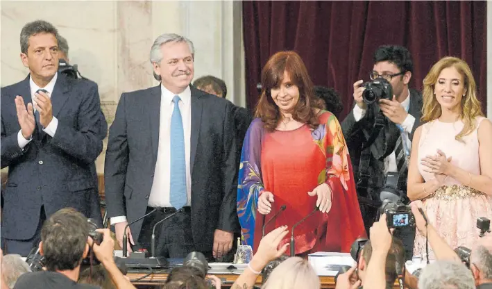  ?? E. FERNÁNDEZ ?? Un año atrás. Alberto Fernández, Cristina Kirchner y Sergio Massa, en la apertura de sesiones del año pasado. Por la pandemia, no estarán presentes todos los legislador­es.