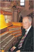  ?? FOTO: ARCHIV ?? Willibald Bezler an der Orgel. Er war der Kunst in vielerlei Hinsicht verbunden, als Musiker, aber auch als Maler.