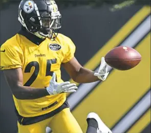  ?? Peter Diana/Post-Gazette ?? Cornerback Artie Burns has been part of an inconsiste­nt start for the Steelers. During what some thought would be his breakout season, the third-year former firstround pick continues to battle for a secure starting job in the Steelers defensive unit.