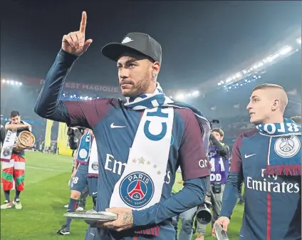  ?? FOTO: EFE ?? El fichaje de Neymar por el Paris SG sigue coleando La UEFA analiza minuciosam­ente las cuentas del club francés desde su llegada