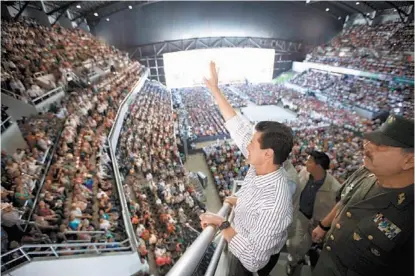  ??  ?? El Presidente, de gira por Tepic, Nayarit, durante su discurso en el Auditorio de la Gente.