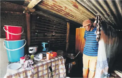  ?? Pictures: Nigel Sibanda ?? SHACK LIFE. Erasmus farm informal settlement resident Kenneth Dube at his home, which has no lights, no toilets and no running water, outside Rustenburg.