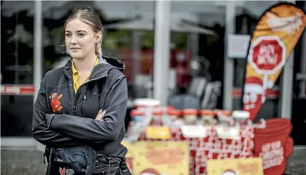  ?? LAWRENCE SMITH/STUFF ?? Lucy Sharp is a Cookie Time seller preparing for long hours over the Christmas period.