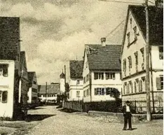  ?? Foto: Leising ?? Im Haus rechts gründete Eduard Leising 1893 die Molkerei Leising. Das Bild stammt aus dem Jahr 1952.