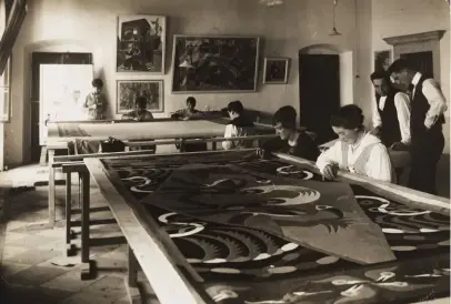  ?? MART, ARCHIVIO DEL ‘900 ?? Lavorazion­e delle tarsìe in panno, 1920