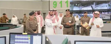  ??  ?? Prince Abdullah bin Bandar bin Abdul Aziz, deputy governor of the Makkah region, during his tour of the Unified Security Operations Center on Monday. (SPA)