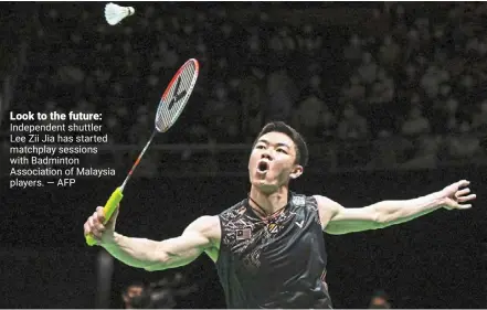  ?? ?? Look to the future: Independen­t shuttler Lee Zii Jia has started matchplay sessions with badminton associatio­n of Malaysia players. — AFP