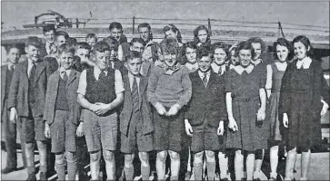  ?? ?? Ready for school: Students pose in front of their old school bus, Big Bertha.