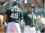  ?? STAFF ARCHIVES ?? A’s outfielder Khris Davis is congratula­ted by Ryon Healy after one of his 42 home runs last season.