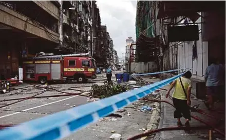  ?? AGENCY PIX ?? A fire truck in a cordoned area in Macau yesterday.