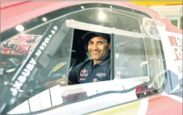  ??  ?? RETO. Nasser Al-Attiyah confía en el motor V8 atmosféric­o de Toyota para ganar el Dakar por tercera vez.