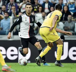  ??  ?? Fuoriclass­e Per CR7 un assist e un gol, sulla partita c’è la sua firma