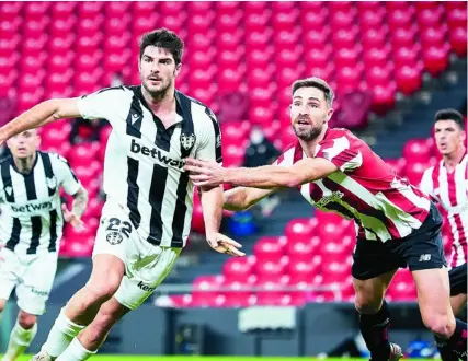  ?? EUROPA PRESS ?? Melero y Yeray Álvarez, durante el partido de Copa del Rey disputado ayer en San Mamés