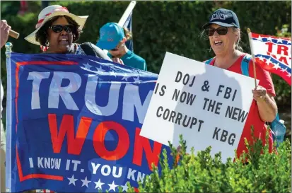  ?? TERRY PIERSON — STAFF PHOTOGRAPH­ER ?? Gail Marianes, left and others Trump supports outside the Riverside FBI office to protest the FBI raid on Mar-A-Lago in Riverside on Wednesday.