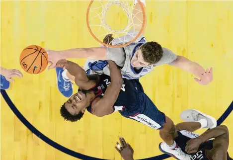  ?? Rebecca S. Gratz/Associated Press ?? UConn’s Nahiem Alleyne, left, shoots against Creighton’s Ryan Kalkbrenne­r during the first half Saturday in Omaha, Neb.