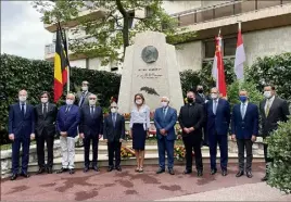  ??  ?? Une cérémonie en solidarité au peuple belge victime d’innondatio­ns meurtirère­s. (DR)