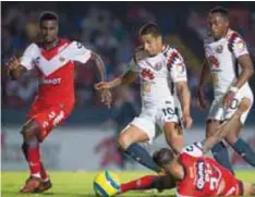  ?? | MEXSPORT ?? Las Águilas sufrieron para descifrar a los Tiburones Rojos.