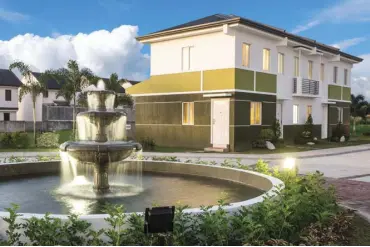  ??  ?? La Aldea Fernandina II is a 12-hectare residentia­l developmen­t of classic and premium homes in San Fernando, Pampanga.