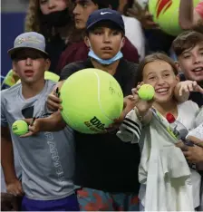  ?? Getty ImaGeS ?? HAVING A BALL: Fans wait for autographs after Leylah Fernandez beat Angelique Kerber Sunday.