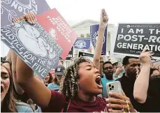  ?? Foto: ČTK ?? Do ulic! Demonstrac­e vypukly v celé Americe už ve chvíli, kdy se prozradilo, že rozsudek o právu na potrat bude zrušen.