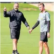  ?? FOTO: DIRK PÄFFGEN ?? Gladbach-Trainer Adi Hütter, hier mit Christoph Kramer.