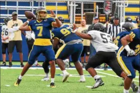  ?? MICHAEL P. PAYNE - THE NEWS-HERALD ?? Euclid’s Vincent Jackson prepares to pass during a scrimmage on Aug. 16 at Euclid.