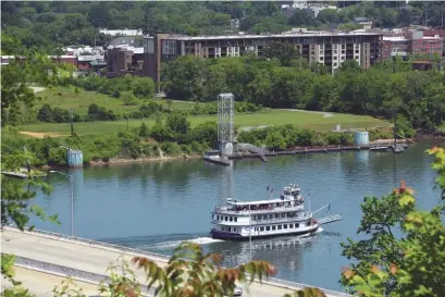  ?? STAFF FILE PHOTO BY TIM BARBER ?? The Southern Belle riverboat moves upstream on the Tennessee River in this view of the land that sits between the waterfront and Manufactur­ers Road.