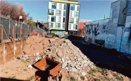  ?? J.K. Dineen / The Chronicle ?? Ground was broken on a project at Haight and Octavia streets, but a conflict with a nearby church put a stop to constructi­on.